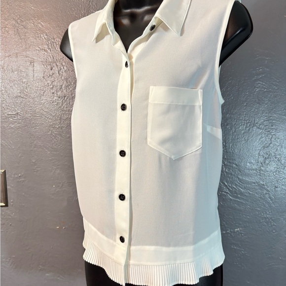 CAbi White Button Down Pleat Shirt Sleeveless Notched Collar - Picture 3 of 12